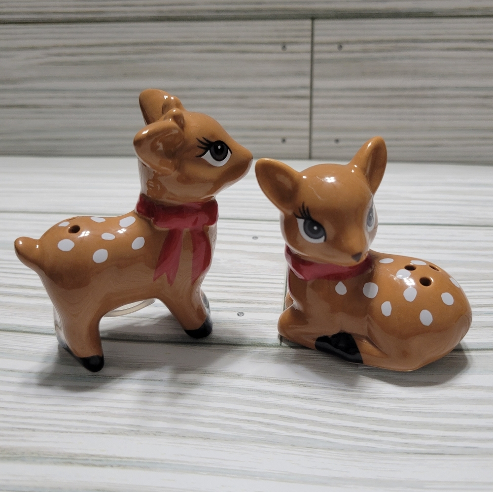Holiday Reindeer Christmas Salt and Pepper Shakers   NEW